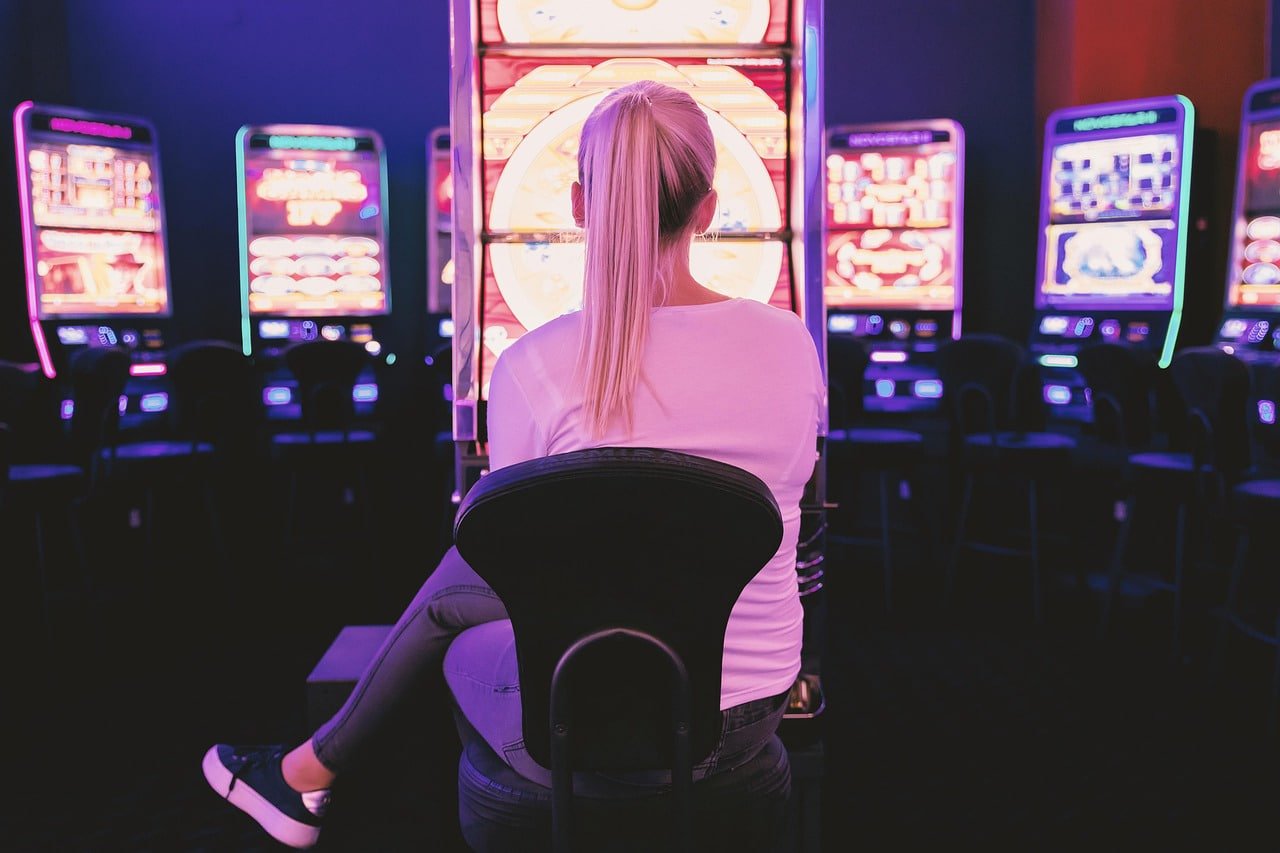 Antarmuka aplikasi shienslot menampilkan live-dealer tables dan sportsbook